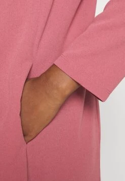 Kort Kåpe / Frakk - Rose 11 Kort Kåpe / Frakk - Rose -Anna Field 14b494cb71a04bf99b3e1557e8465d31