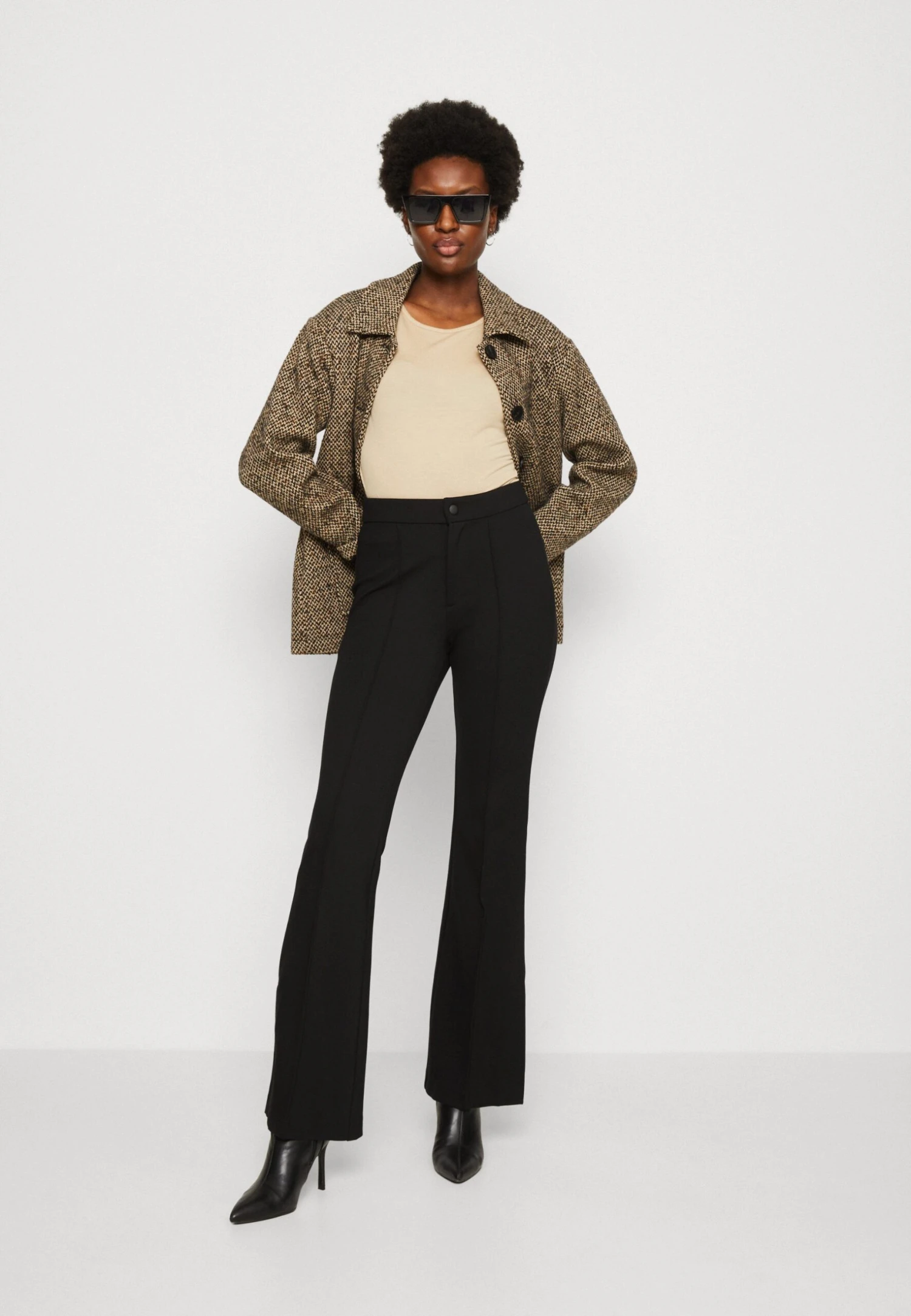 Anna Field 3 Pack - T-Shirts - Beige/Off-White/Red 1 Anna Field 3 Pack - T-Shirts - Beige/Off-White/Red