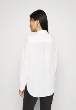 Anna Field Basic Blouse With Front Pockets - Skjorte - Offwhite -Anna Field 25b2dcdd81114e48bf79bfc23d5bd020