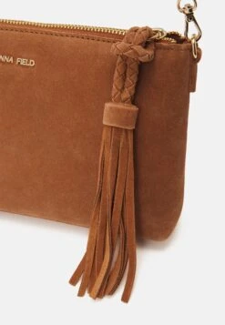 Anna Field Leather - Clutch - Cognac 8 Anna Field Leather - Clutch - Cognac -Anna Field 2c23bef90b7b469cb848cea810c49472