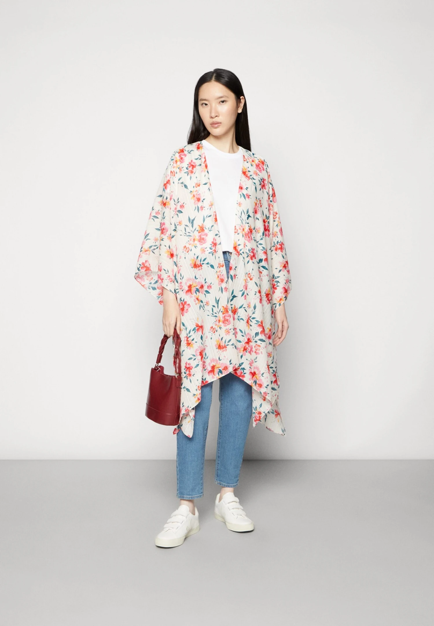 Anna Field Cape - Red 2 Anna Field Cape - Red - Bilde 2