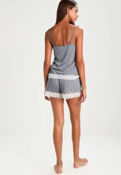 Anna Field Sarah Short Pj Set- Pyjamas - Off-White/Dark Blue 9 Anna Field Sarah Short Pj Set- Pyjamas - Off-White/Dark Blue -Anna Field 33d0e936af774883bb2b5a180610a668