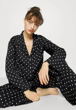 Anna Field Pyjamas - Black/Off-White 11 Anna Field Pyjamas - Black/Off-White -Anna Field 3de179e7501f4ce2bb86e225d46c386f