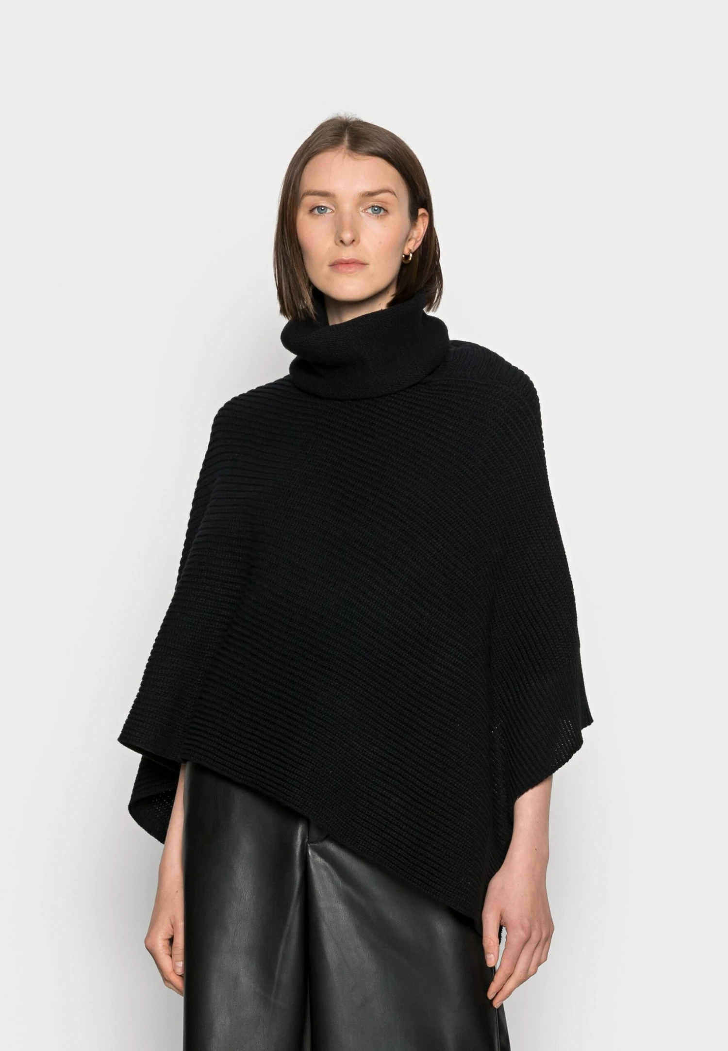 Anna Field Cape - Black 1 Anna Field Cape - Black