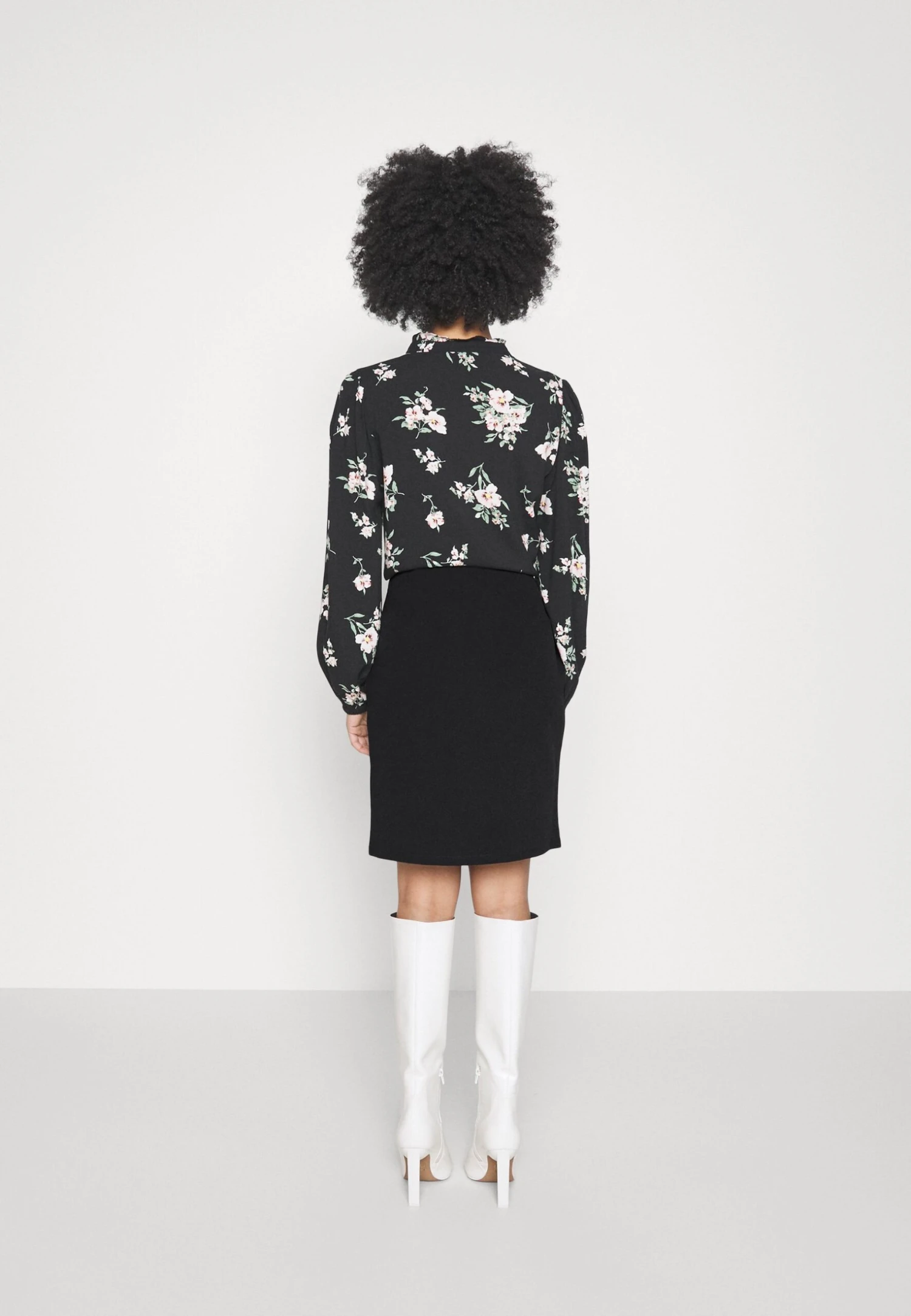 Panel Asymmetric- Miniskjørt - Black 3 Panel Asymmetric- Miniskjørt - Black - Bilde 3