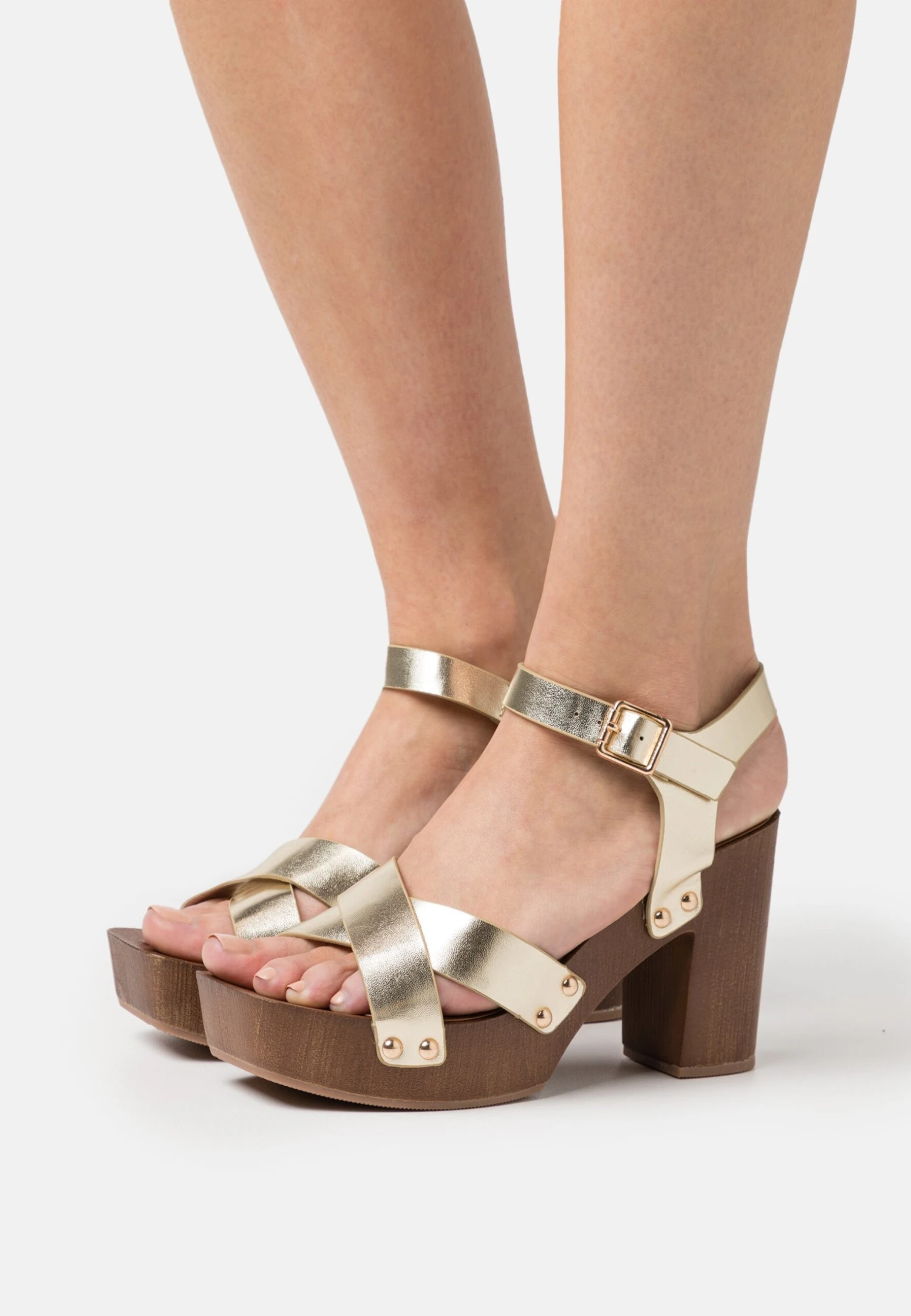 Anna Field Tresko - Gold 1 Anna Field Tresko - Gold