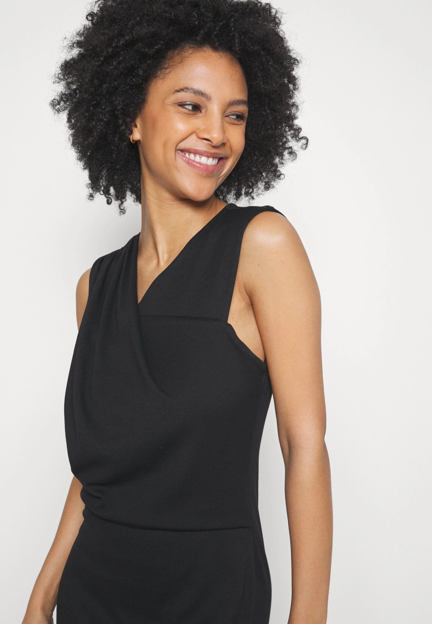 Drapped Neckline Smart Bodycon Sleeveless Mini Dress - Jerseykjole - Black 4 Drapped Neckline Smart Bodycon Sleeveless Mini Dress - Jerseykjole - Black - Bilde 4