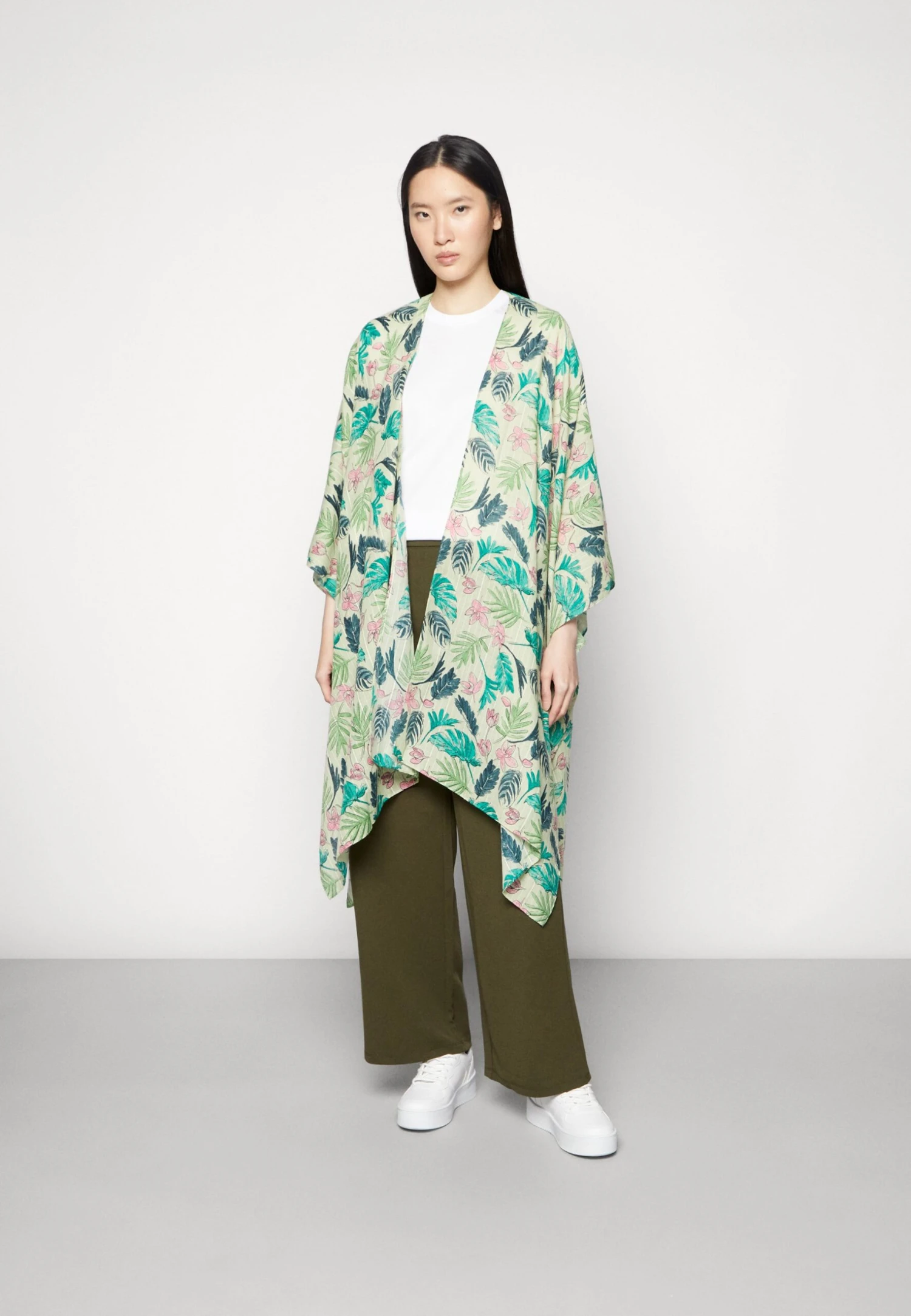 Anna Field Cape - Green 1 Anna Field Cape - Green